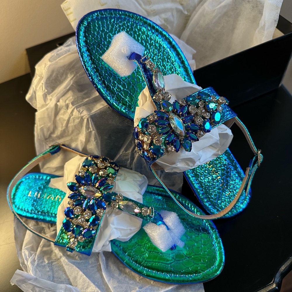 Liliana SZ 10 BNWT Rhinestone sandals